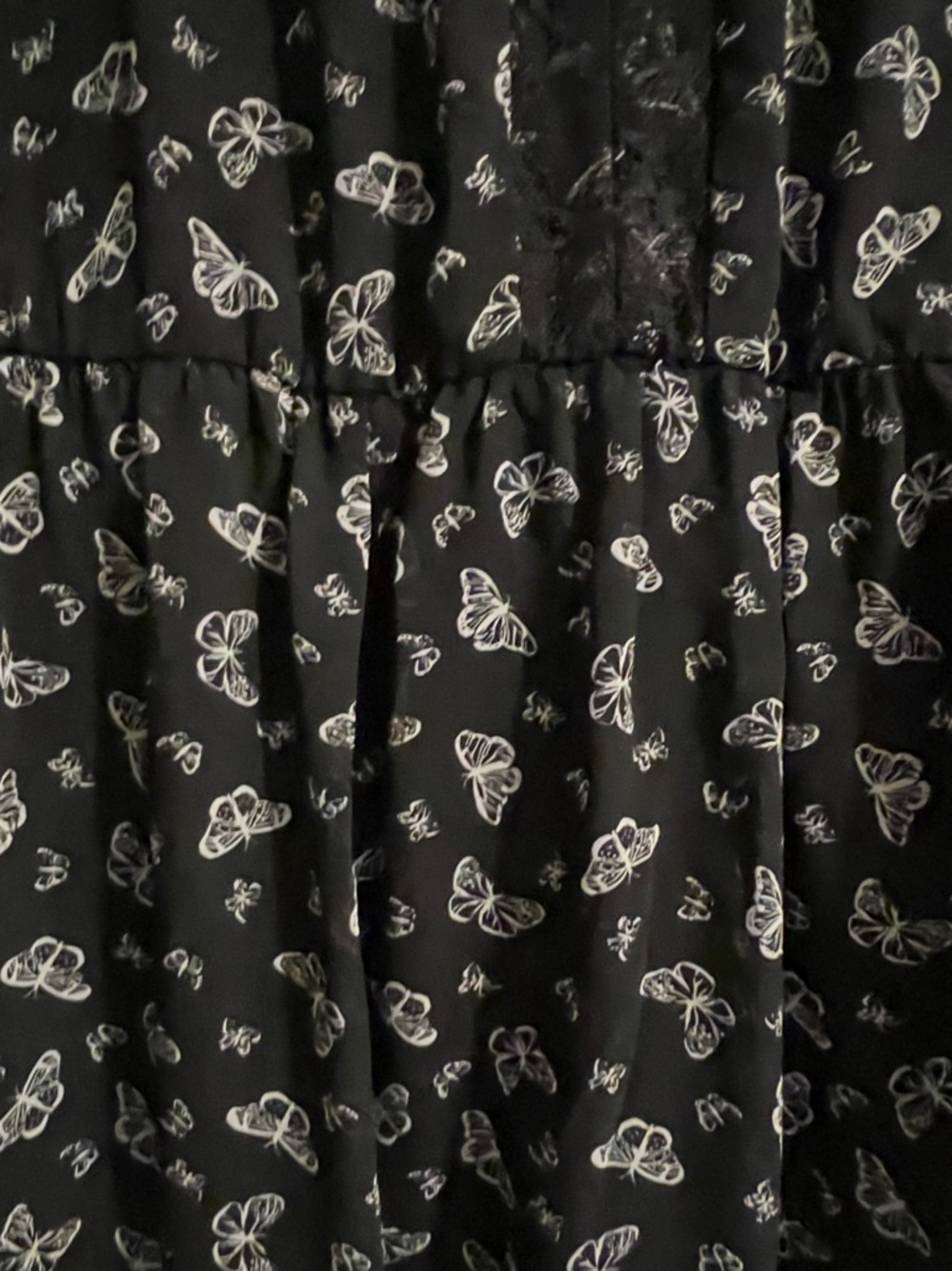 Torrid Chiffon Butterfly Print Blouse 3X - Picture 9 of 10